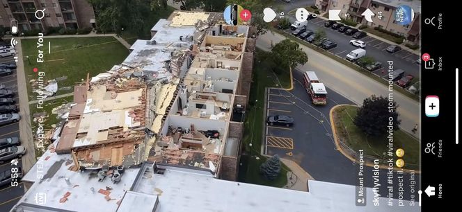 Wichura zerwała dach budynku pod Chicago