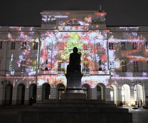 Mapping na fasadzie Pałacu Staszica - siedziby Polskiej Akademii Nauk w Warszawie