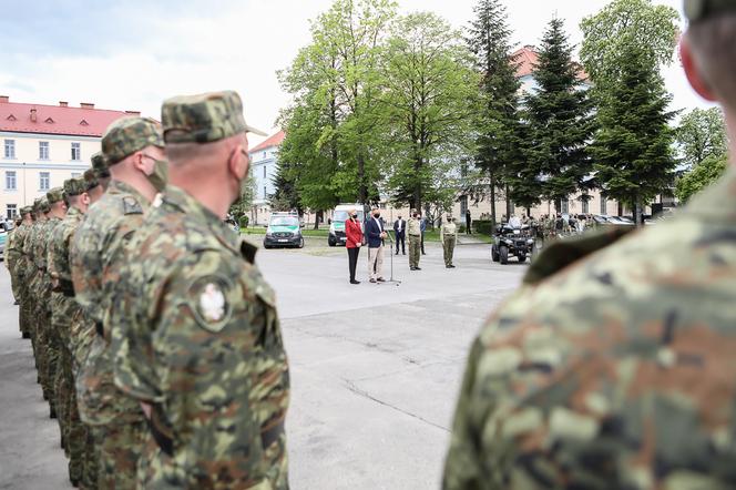 Nowy Sącz. Huczne urodziny straży granicznej. Para prezydencka odwiedziła funkcjonariuszy