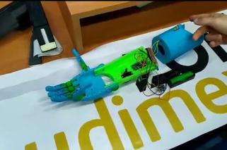 Koledzy wydrukowali Kindze kolejną rękę w 3D