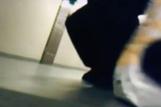 Policjantowi zwinęli obiad, więc nie popuścił. Podłożył kamerkę i czekał