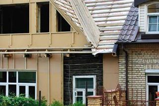5 etapów prac remontowych przy ocieplaniu domu drewnianego metodą lekką suchą