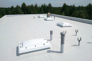 Jaka membrana na dach płaski? Membrana PVC, EPDM czy TPO?