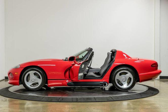 Dodge Viper z przebiegiem 34 mil