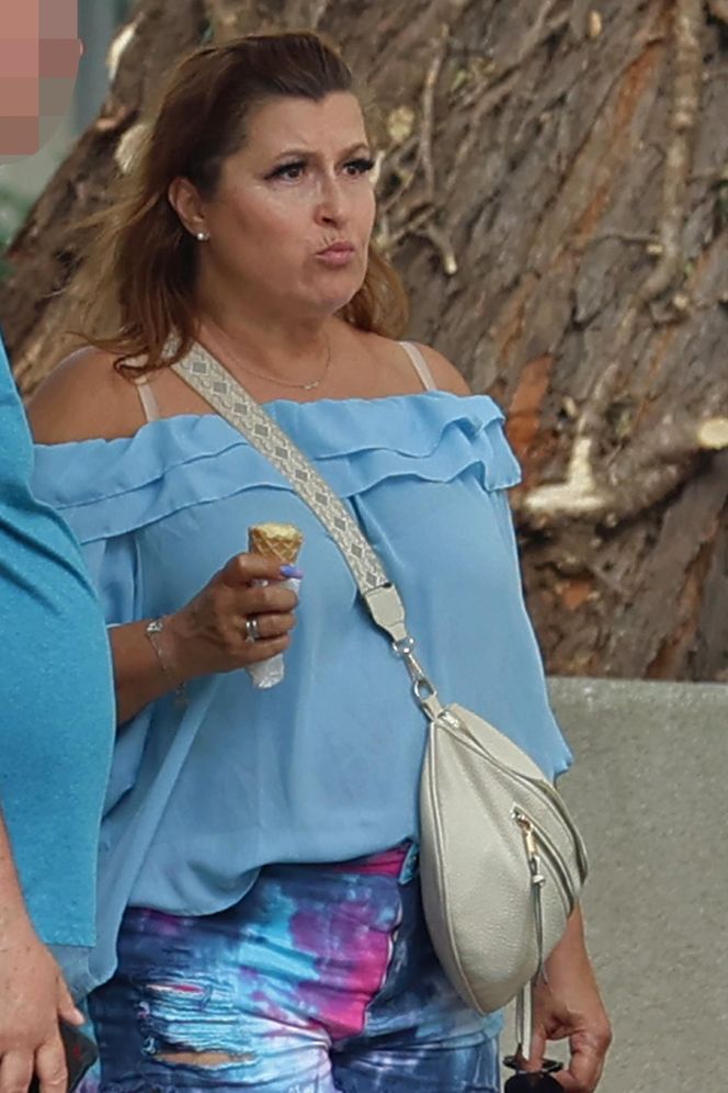 Katarzyna Skrzynecka. Zabrała rodzinę na targ śniadaniowy w kusych szortach