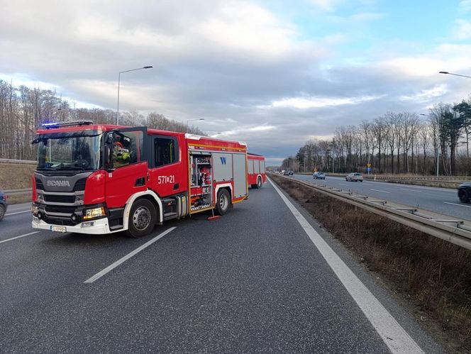 Karambol na autostradzie A4 na wysokości Zabrza. Zderzyły się cztery pojazdy. Poważne utrudnienia 