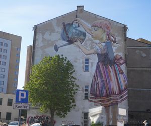 Mural Dziewczynka z konewką