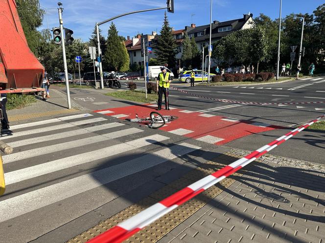 Wypadek w Wesołej. Matka i 9-letnia córka potrącone przez tira