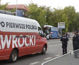 Karol Nawrocki przyjechał do TVP. Symboliczny gest i mocne wsparcie z zaplecza