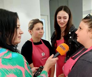 Przez pięć dni uczą się od mistrzów fryzjerstwa, poznają Bydgoszcz i własne możliwości. Trwa Camp Fryzjerski dla młodzieży z domów dziecka