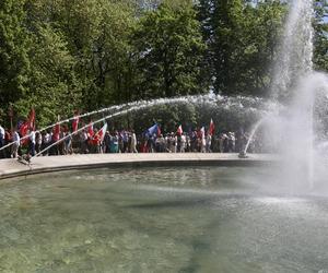 Święto Pracy w Warszawie. Przemaszerowali pod hasłem  Chcemy Europy Socjalnej!