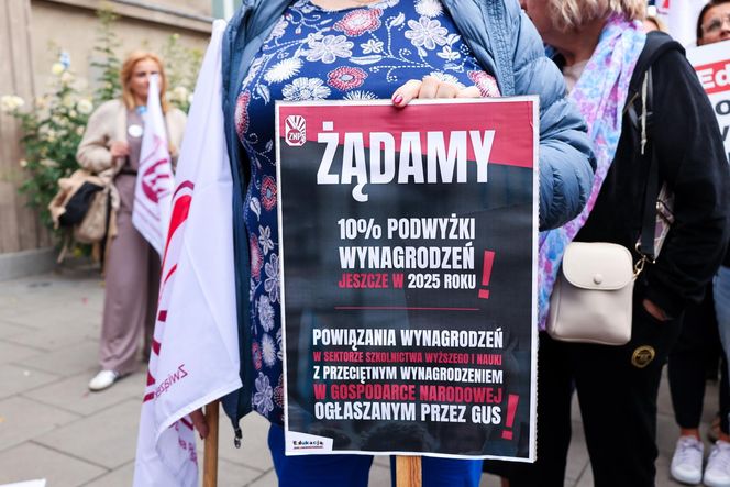 Protest ZNP przed Ministerstwem Edukacji