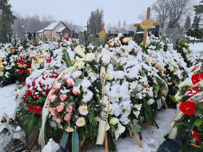  Oleszyce. Grzegorz zginął, przysypany przez kukurydzę. Morze kwiatów na jego grobie [ZDJĘCIA]