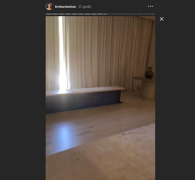 Kim Kardashian oprowadza po sypialni