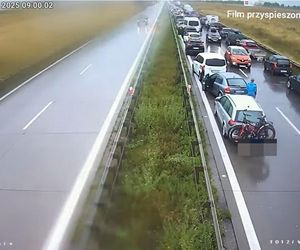 Jechali na A4 pod prąd korytarzem życia. Namierzyła ich policja.