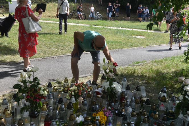 Marsz Milczenia dla Klaudii w Toruniu. „Niech nasza cisza przemówi głośniej niż słowa” [GALERIA]