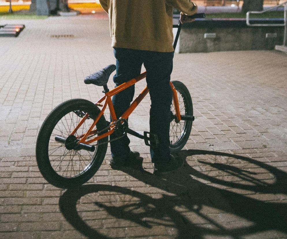 12-latek zabrał rower spod galerii w Iławie, teraz czekają go problemy