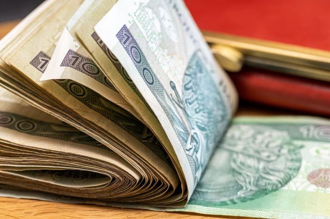 1400 zł z ZUS przez trzy lata. Sprawdź, kto może dostać pieniądze