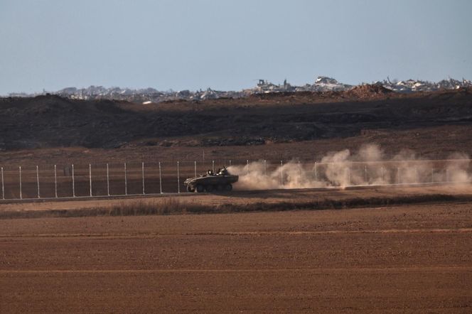 Izrael rozpoczął szturm na Gazę. "Pas ognia" nad miastem, w tle spór o los zakładników