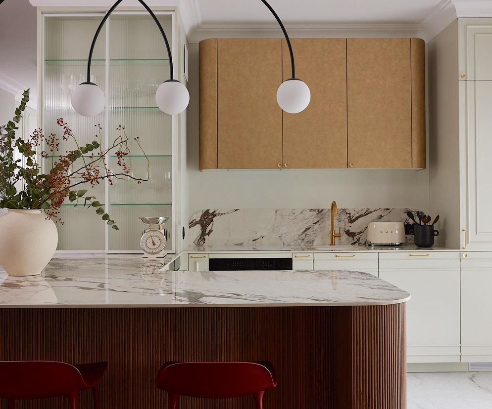 Tak wyglądają modne kuchnie w 2026 roku! Te kolory królują w obecnym sezonie