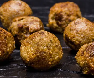 Kotlety mielone z tofu. Ich smak podkręcają azjatyckie dodatki