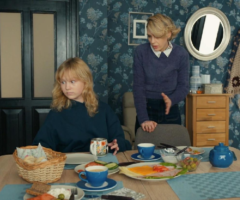 Barwy szczęścia, odcinek 3190. Emilka (Jessica Frankiewicz), Malwina (Joanna Gleń)