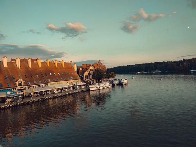 Mikołajki to mazurska Wenecja. Przyciągają turystów z całego świata