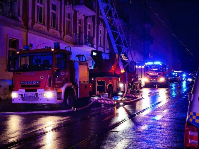 Pożar w centrum Katowic. Z budynku ewakuowano pięć osób, w tym matkę z dzieckiem