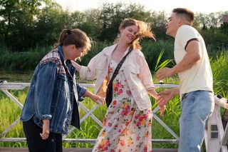 M jak miłość odc. 1892. Janek Winiar (Jakub Sirko), Majka (Matylda Giegżno), Matylda (Klementyna Lamort)