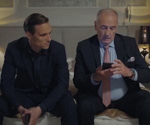 M jak miłość, odcinek 1884. Olek (Maurycy Popiel), Jerzy Argasiński (Karol Strasburger)