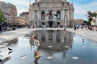 Tak wygląda wojenna rzeczywistość na ulicach Lwowa. Gdy wyją syreny, nikt już nie reaguje. Boimy się, ale trzeba żyć