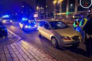 Wielki pościg w Warszawie. Naćpany Ukrainiec potrącił policjanta i rzucił się do ucieczki. „Przewiózł funkcjonariusza na masce kilkadziesiąt metrów”