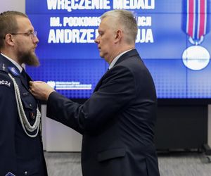 Z narażeniem życia ratowali innych. 81 policjantów odebrało medale 