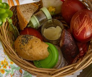 Koszyczek wielkanocny dla dzieci: Co włożyć, by tradycji stało się zadość?