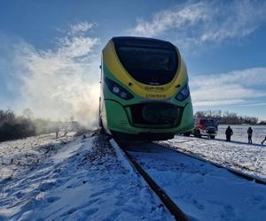 Ogień w pociągu Kolei Mazowieckich. Ogień i dym widać było z daleka