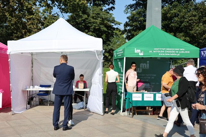 W centrum Lublina królował róż! Przez miasto przeszedł Marsz Różowej Wstążki