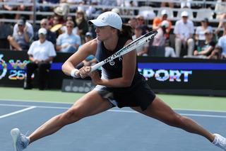 Iga Świątek - Qinwen Zheng Transmisja TV WTA Cincinnati Gdzie oglądać mecz Świątek - Zheng STREAM ONLINE LIVE 17.08.2023 Iga Świątek w TV dzisiaj