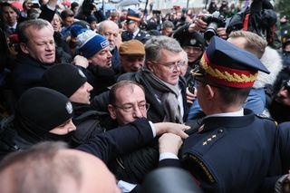 Mariusz Kamiński i Maciej Wąsik próbują wejść do Sejmu