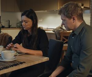 	M jak miłość, odc. 1725: Iza (Adriana Kalska), Radek (Philippe Tłokiński) 