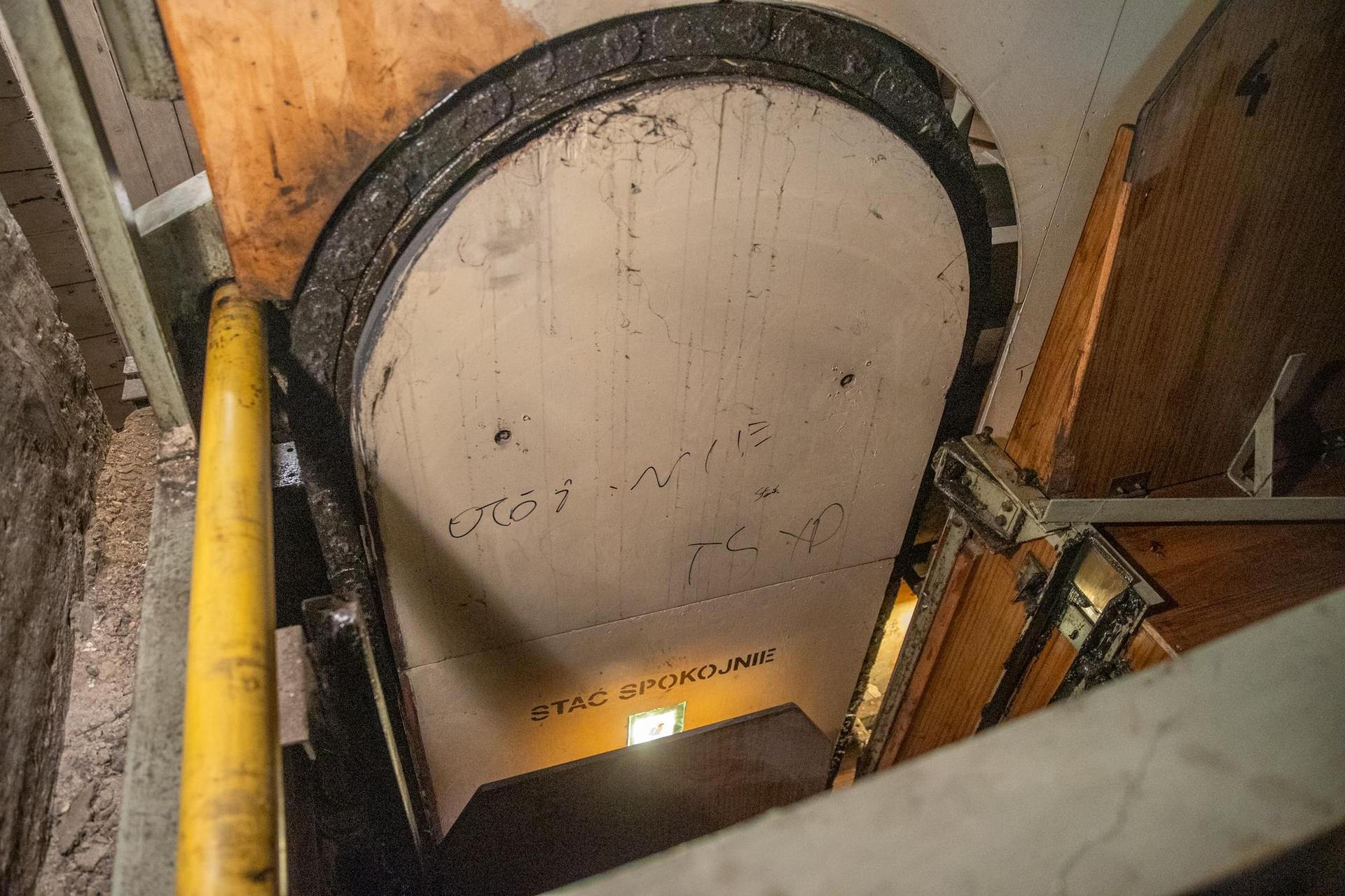 Winda pater noster w urzędzie wojewódzkim w Katowicach