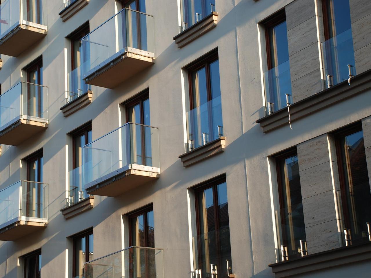 36-latka wypadła z okna! Wielka tragedia w Ostrołęce