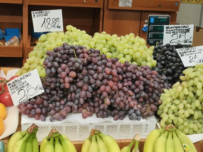 Winogrona na łódzkich targowiskach i w marketach. Sprawdź, ile kosztują [ZDJĘCIA]