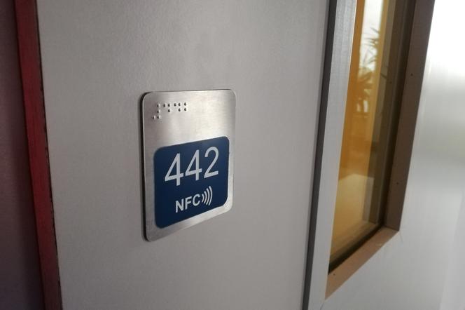 Najpierw alfabet Braille'a, teraz NFC. Urząd na Ursynowie jako pierwszy w Warszawie sięga po technologię XXI w.