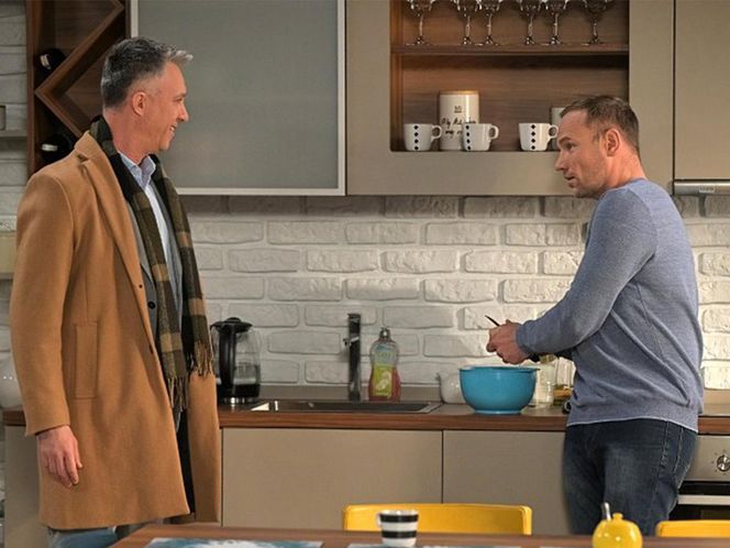 Pierwsza miłość, odcinek 4004: Artur (Łukasz Płoszajski), Janek (Maciej Mikołajczyk)