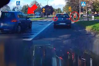 Kierowca zatrzymał się, by przepuścić matkę z wózkiem. Nagle stało się to. Nagranie z kamery jest szokujące