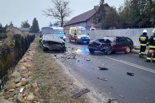 Wypadek w Starym Polichnie dwóch samochodów osobowych