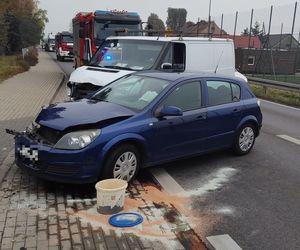 Staruszek w busie doprowadził do wypadku w Lasocicach koło Leszna