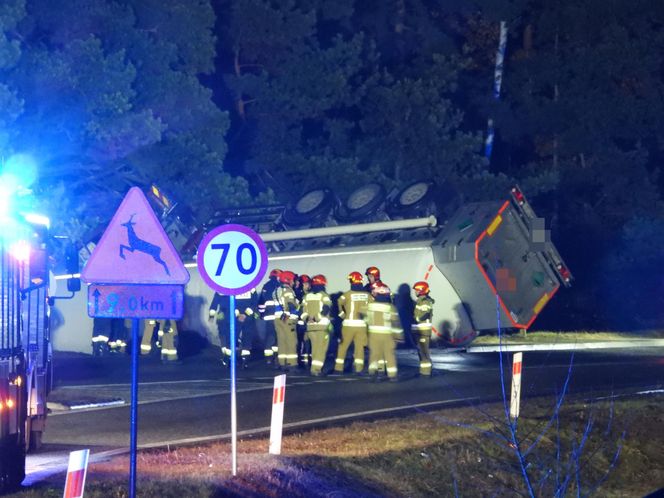 Przewalona cysterna z azotem w Skuszewie.