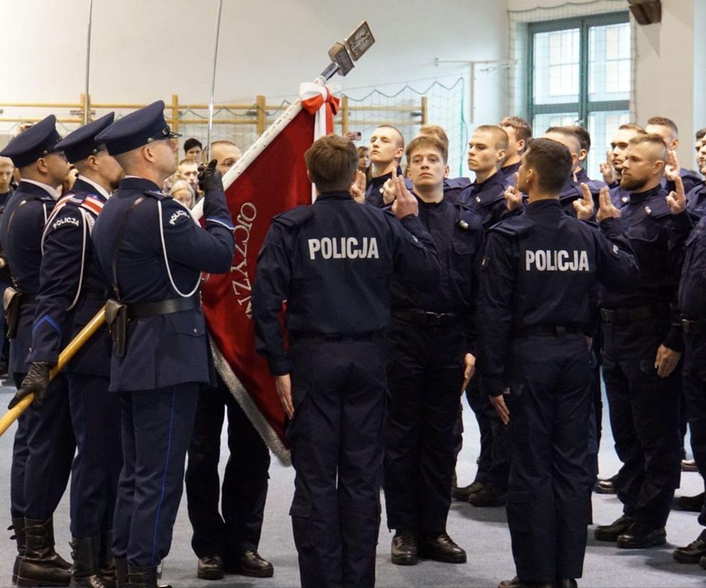 Nowi policjanci wypowiedzieli słowa przysięgi. Rekrutacja trwa