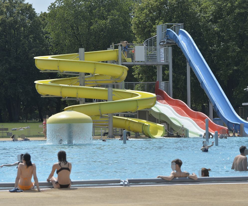 Baseny ratują przed upałem. Warszawiacy ruszyli na miejskie pływalnie